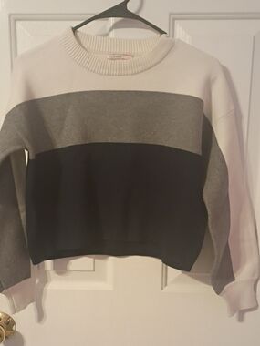 M.S. Maggie Colorblock Crewneck Sweater - White, Gray & Black